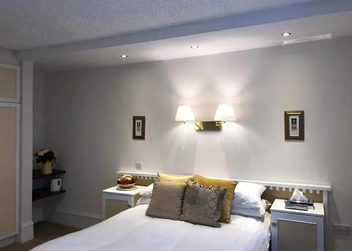 Tully\'S Hotel
