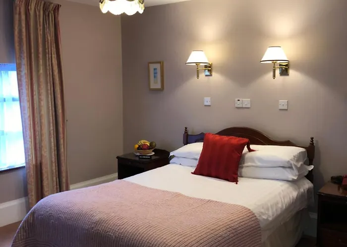 Tully\'S Hotel