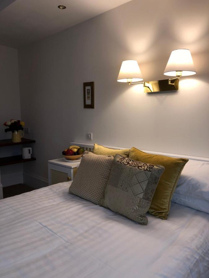 Tully's Hotel 3*